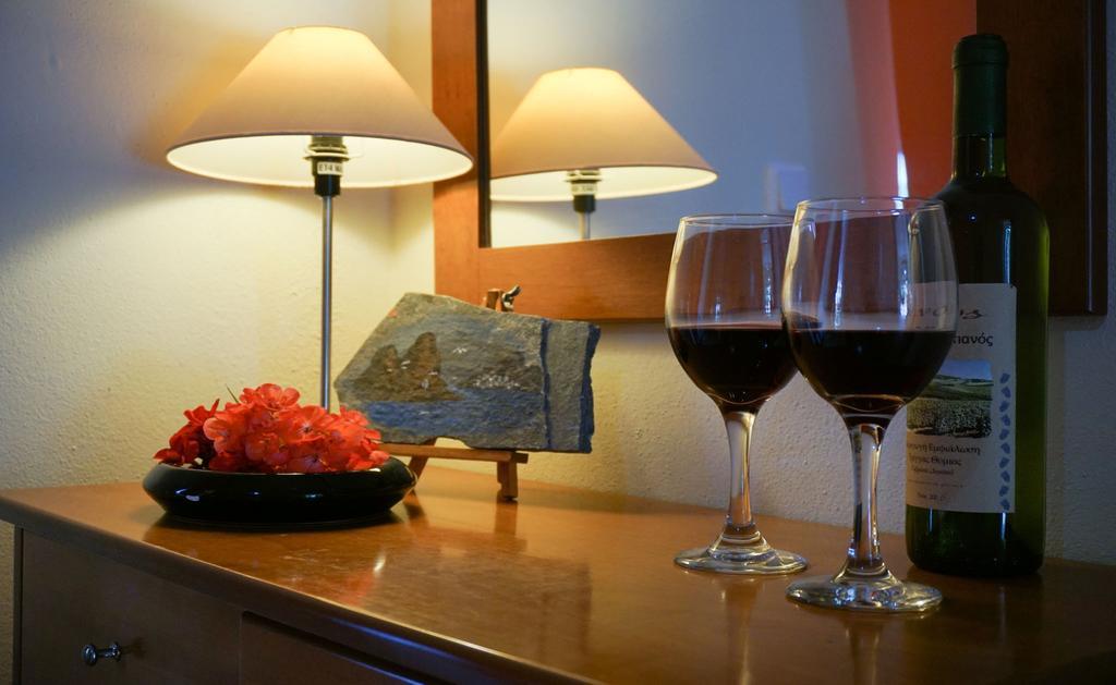 Alexandra'S Glifa Apartments Room photo